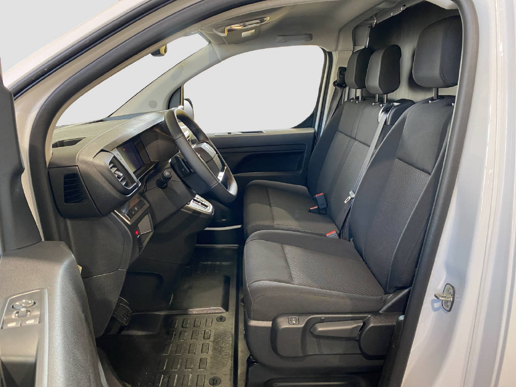 PEUGEOT e-Expert Plattform Standard 50 kWh 136 PS-image-7