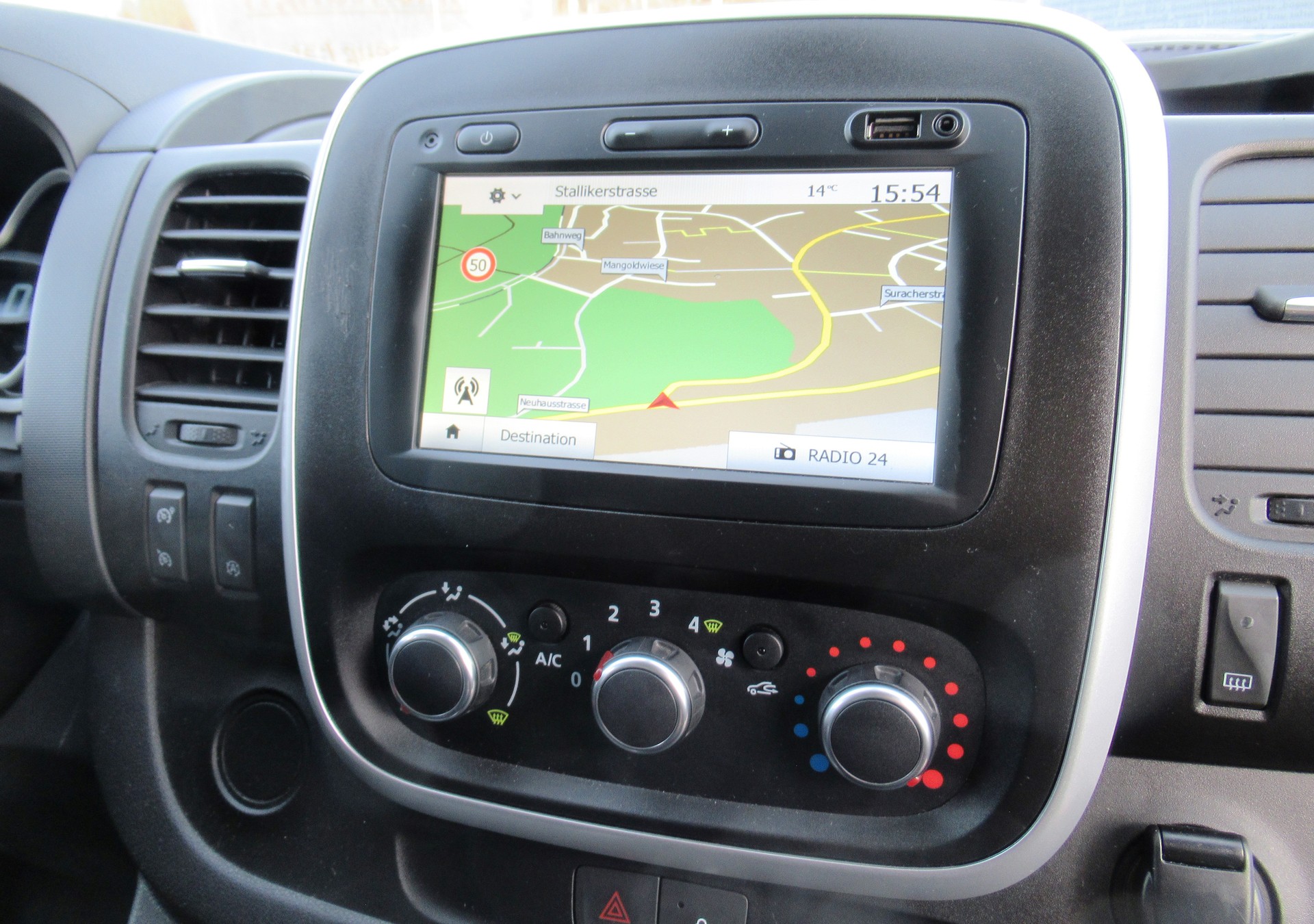 RENAULT Trafic 2.0 Energy dCi 120 3.0t Business L1H1-image-9
