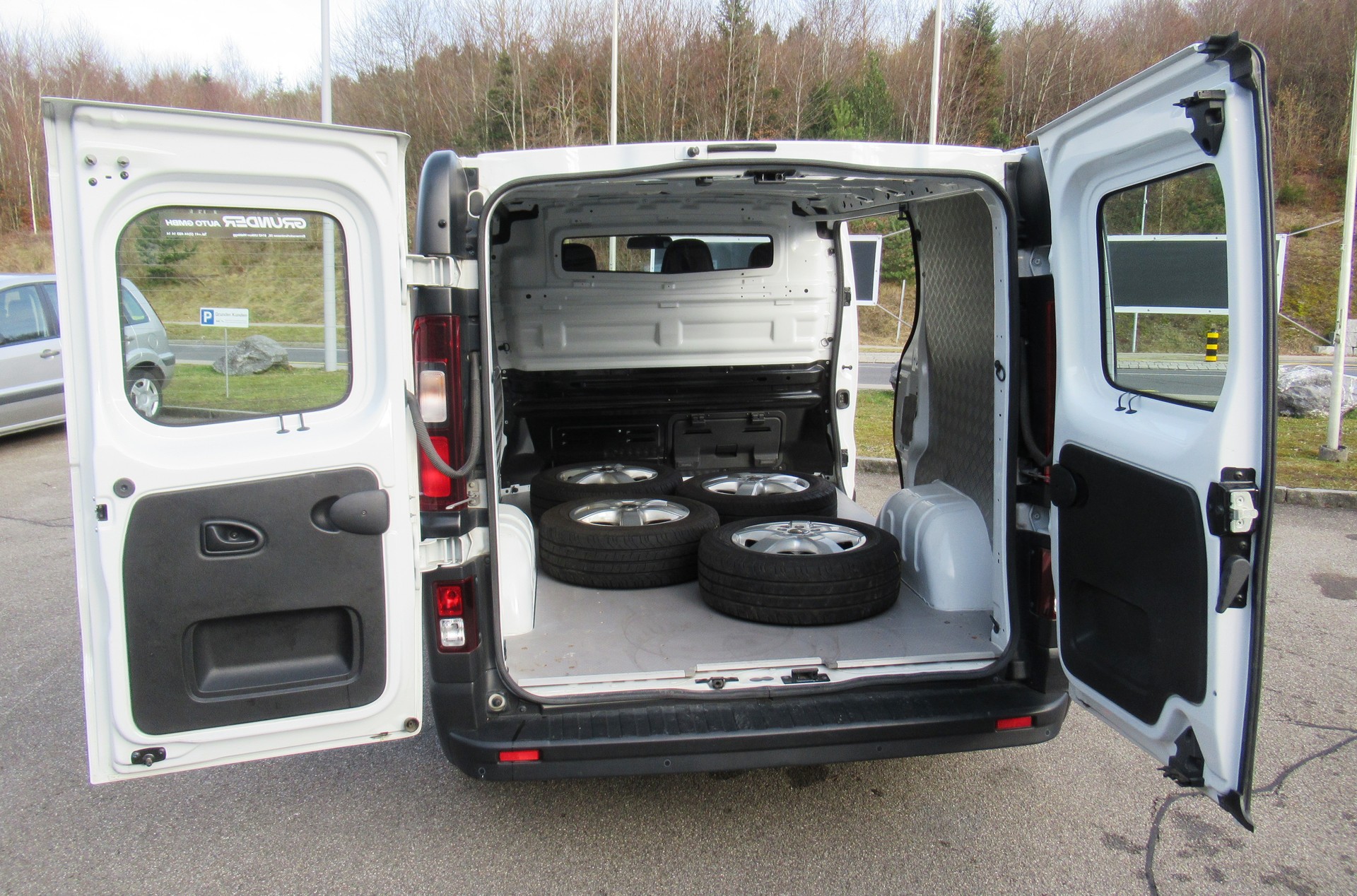 RENAULT Trafic 2.0 Energy dCi 120 3.0t Business L1H1-image-4