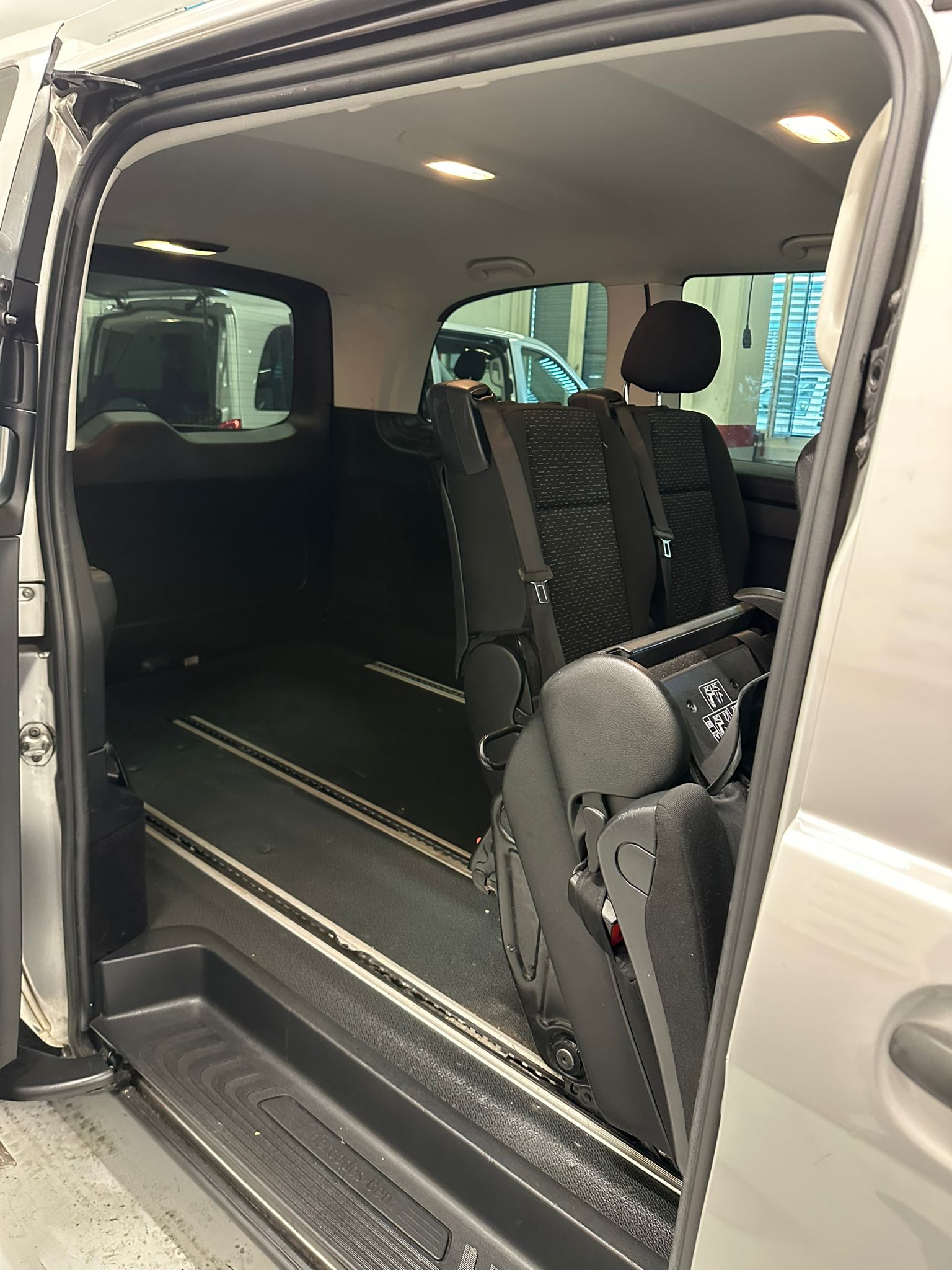 MERCEDES-BENZ Vito 116 CDI Pro Tourer 4Matic 9G-Tronic-image-11