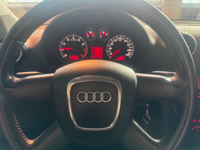 AUDI A3 1.6 Ambiente-image-8