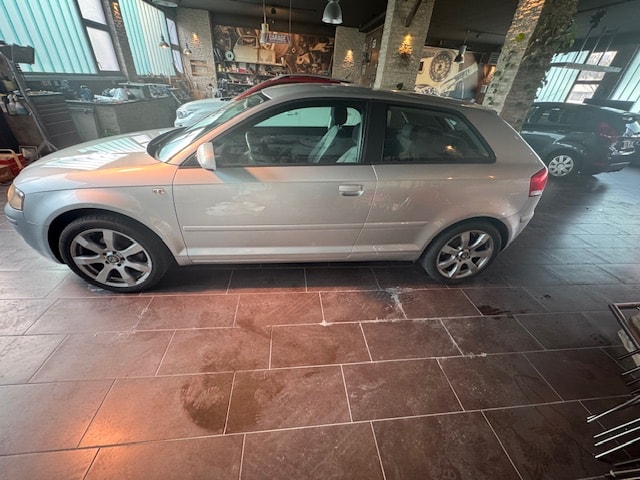 AUDI A3 1.6 Ambiente-image-2