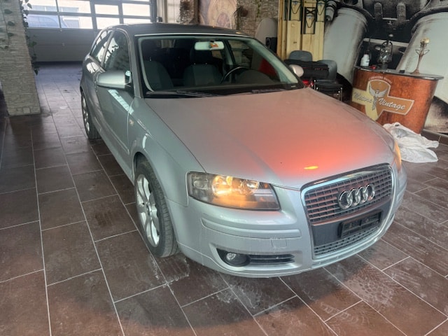 AUDI A3 1.6 Ambiente-image-0