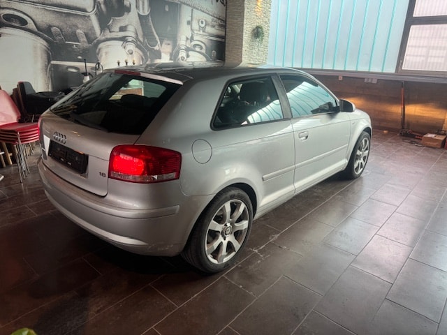 AUDI A3 1.6 Ambiente-image-6