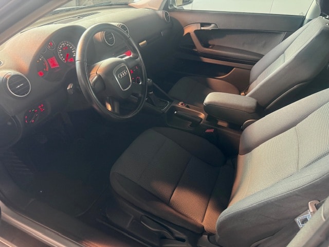 AUDI A3 1.6 Ambiente-image-10