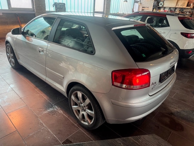 AUDI A3 1.6 Ambiente-image-3