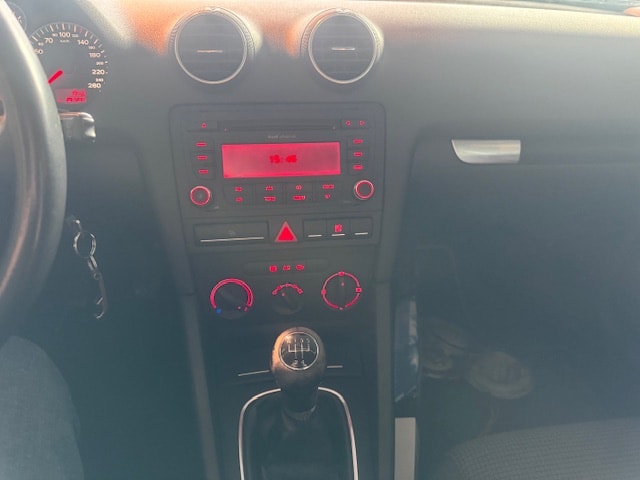 AUDI A3 1.6 Ambiente-image-9