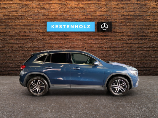 MERCEDES-BENZ GLA 180 Progressive 7G-D-image-2