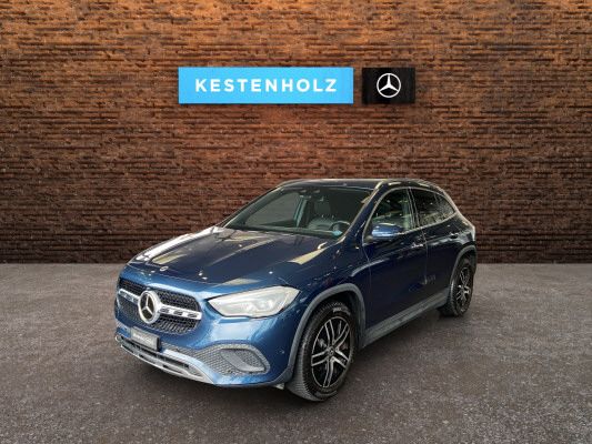 MERCEDES-BENZ GLA 180 Progressive 7G-D