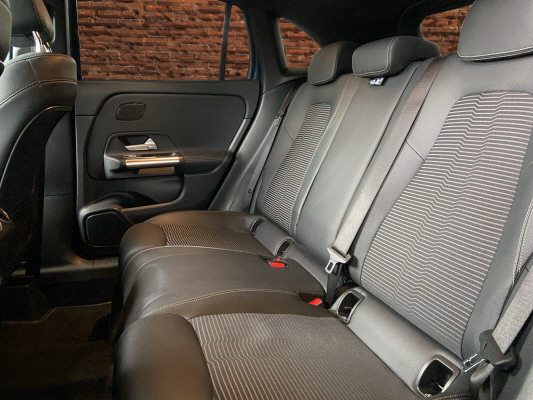 MERCEDES-BENZ GLA 180 Progressive 7G-D-image-12