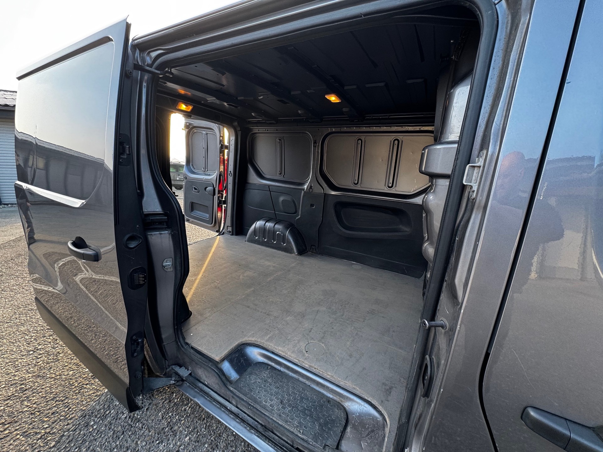 RENAULT Trafic 1.6 ENERGY TwinT. dCi120 2.9t Busin. L1H1-image-8