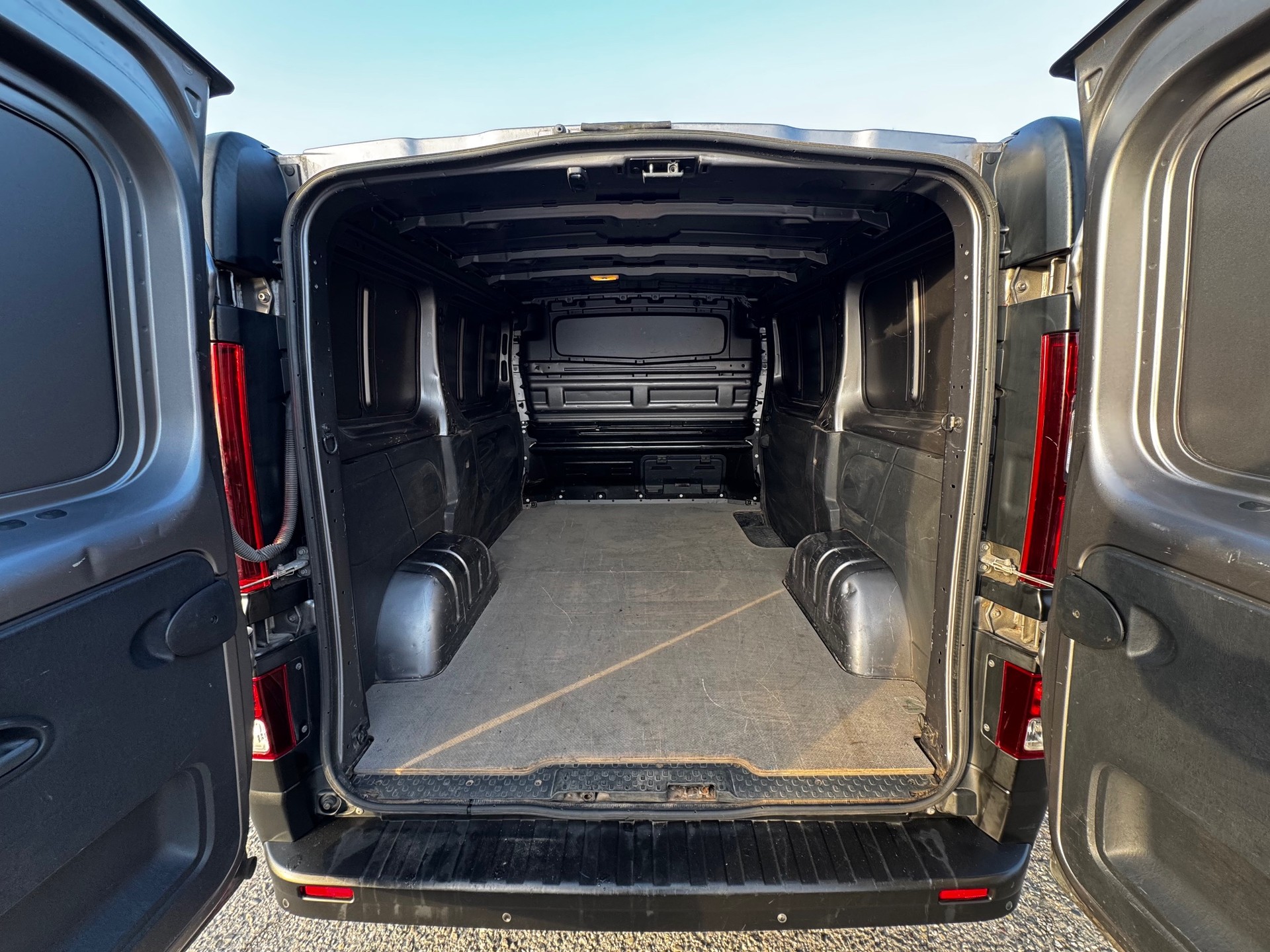 RENAULT Trafic 1.6 ENERGY TwinT. dCi120 2.9t Busin. L1H1-image-7