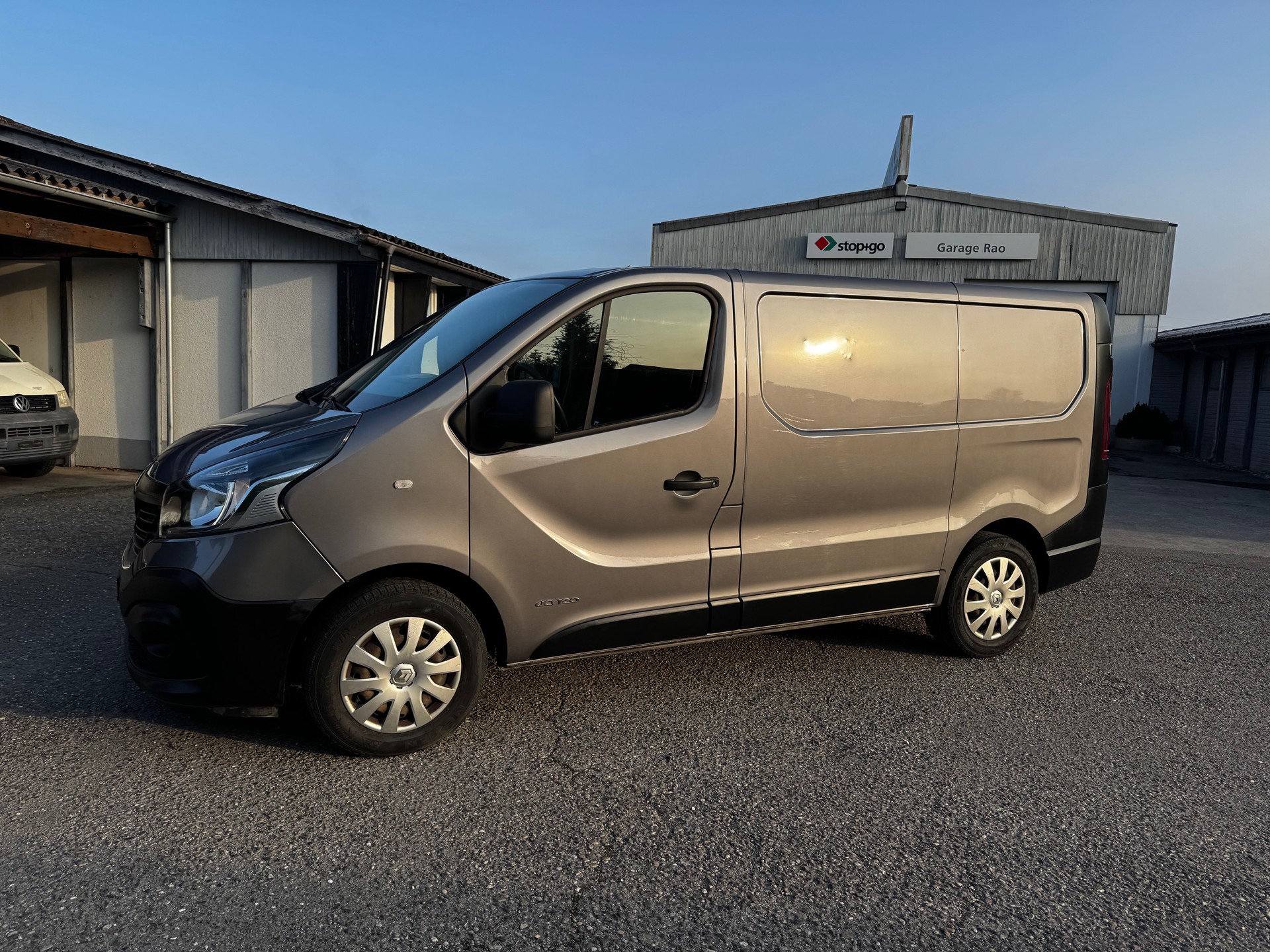 RENAULT Trafic 1.6 ENERGY TwinT. dCi120 2.9t Busin. L1H1-image-1