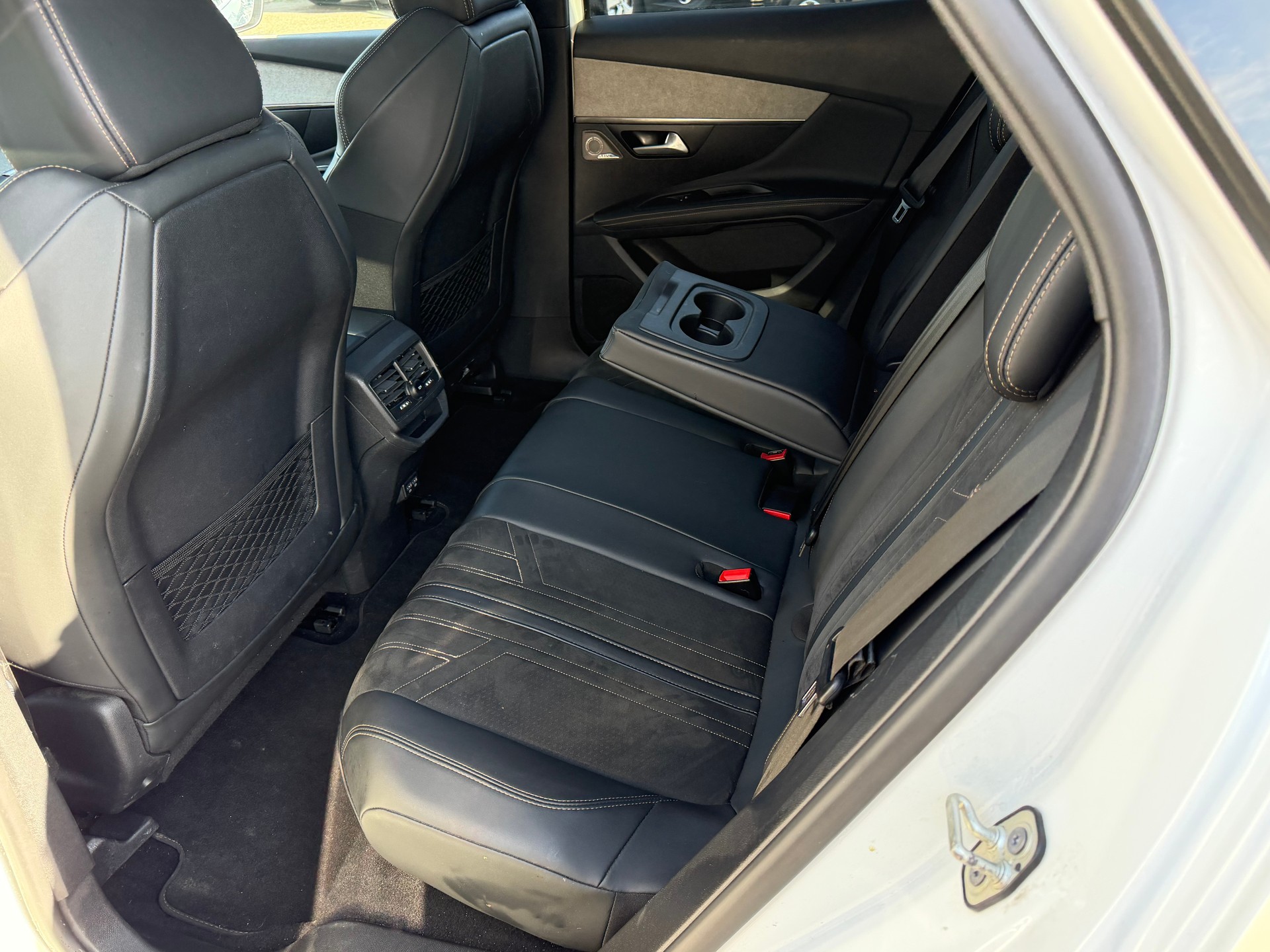 PEUGEOT 3008 1.5 BlueHDi GT Pack EAT8-image-8
