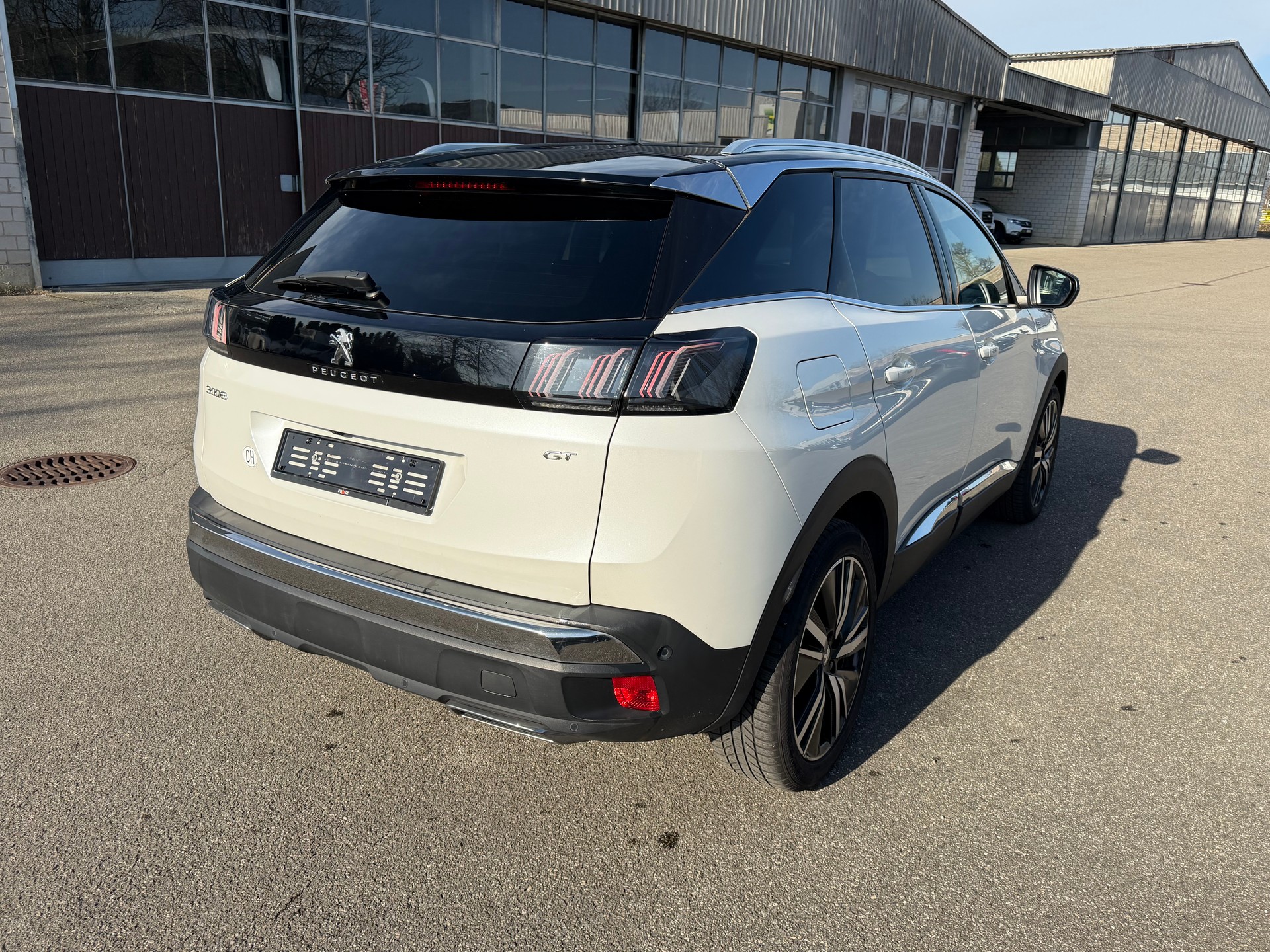 PEUGEOT 3008 1.5 BlueHDi GT Pack EAT8-image-3