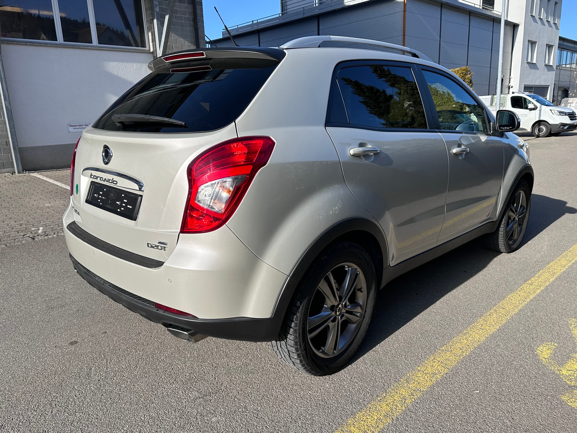 KGM-SsangYong Korando 2.0 e-XDI Quartz 4WD Automatic-image-2