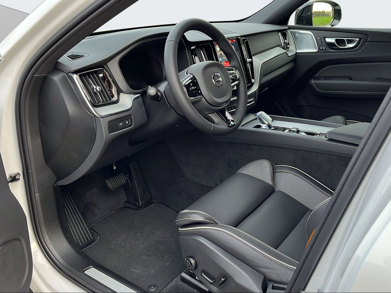 VOLVO XC60 2.0 T8 TE Polestar eAWD-image-9