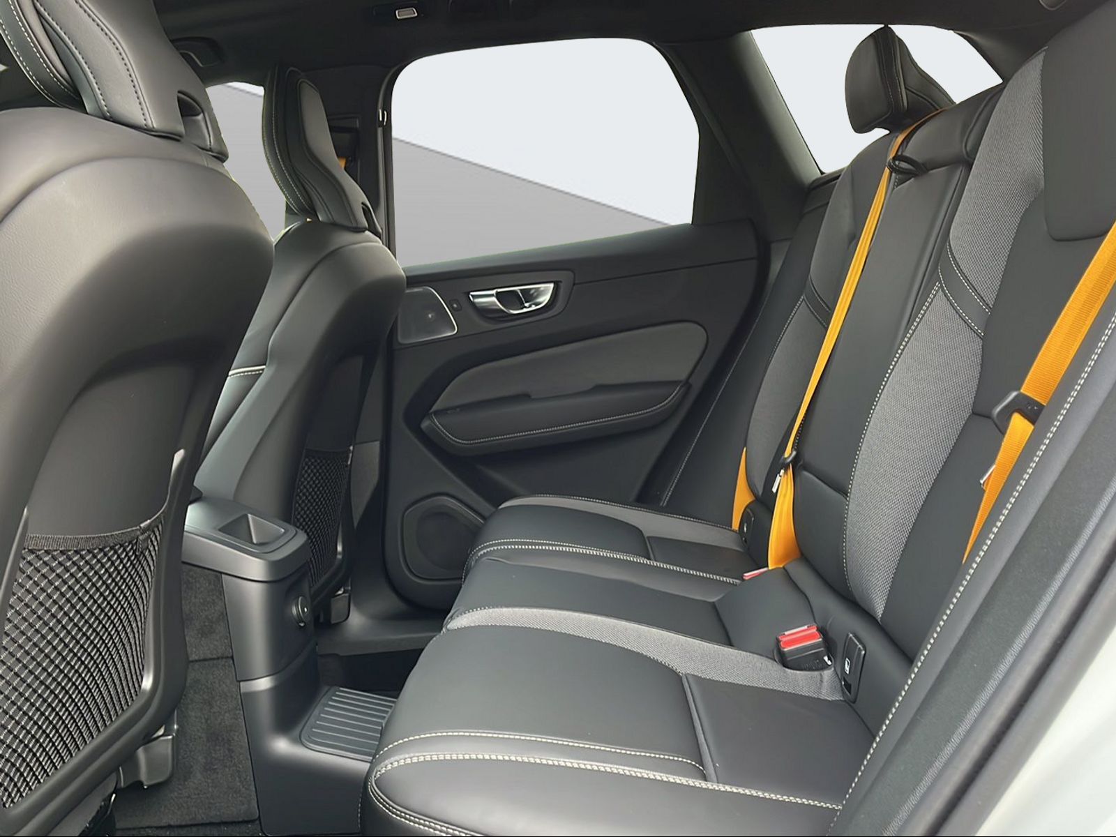 VOLVO XC60 2.0 T8 TE Polestar eAWD-image-13