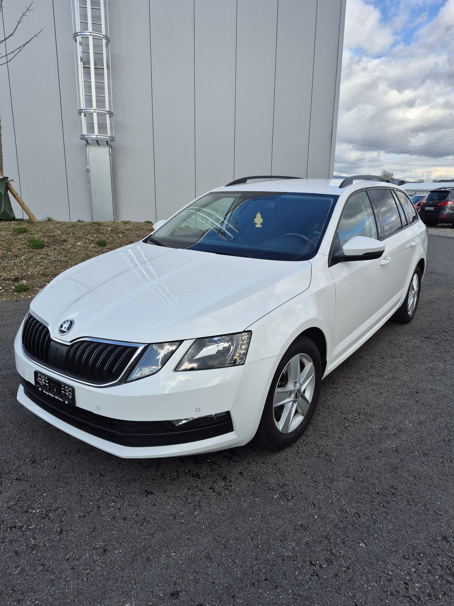 SKODA Octavia Combi 1.4 TSI Ambition DSG-image-0