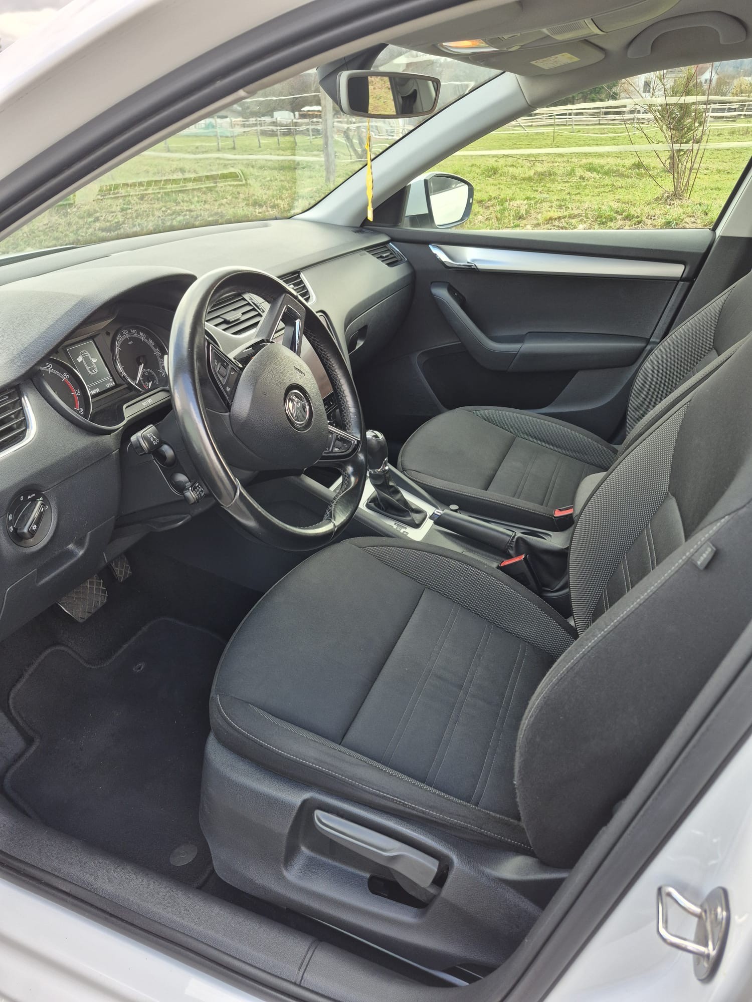SKODA Octavia Combi 1.4 TSI Ambition DSG-image-11