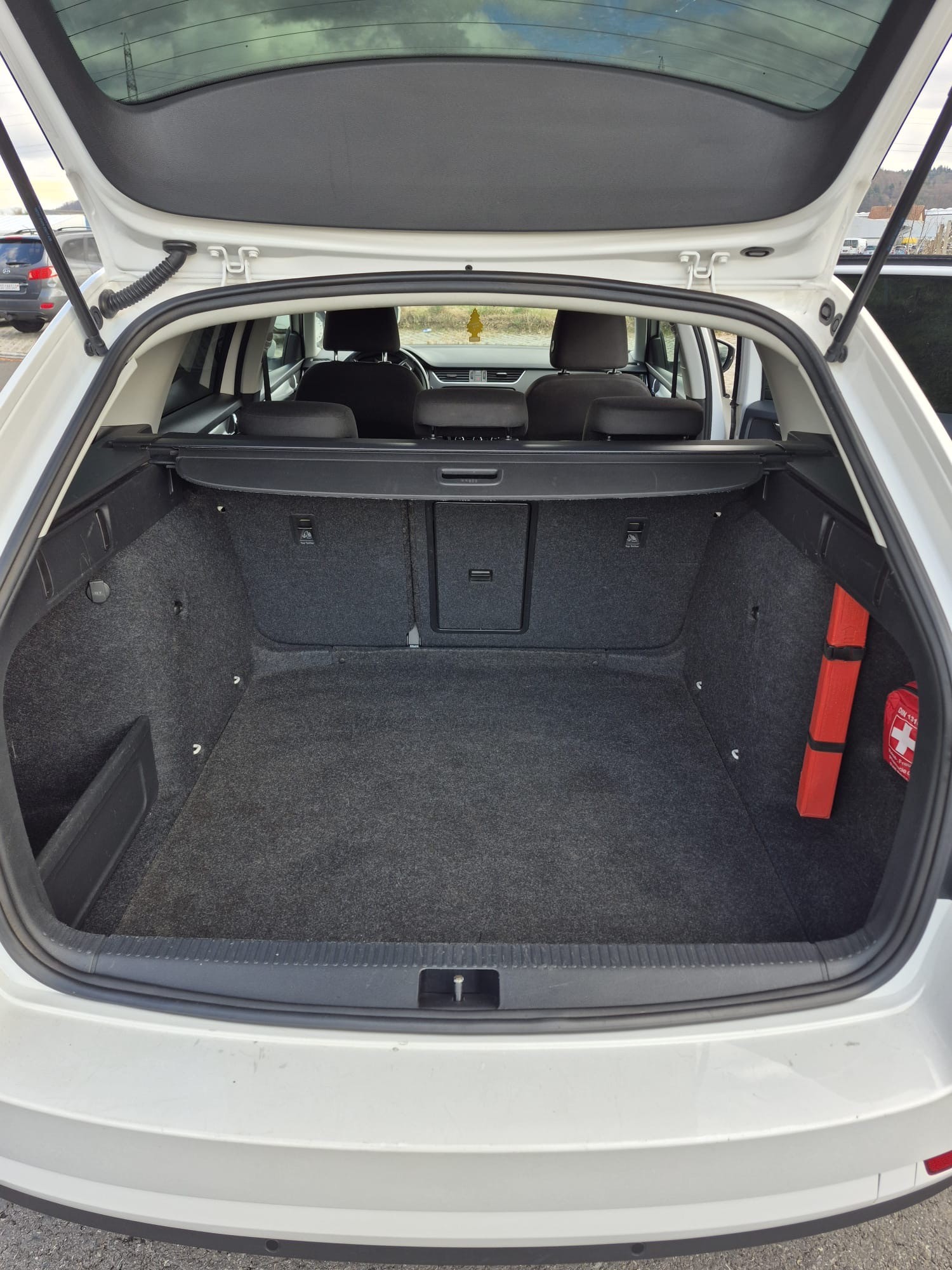 SKODA Octavia Combi 1.4 TSI Ambition DSG-image-8