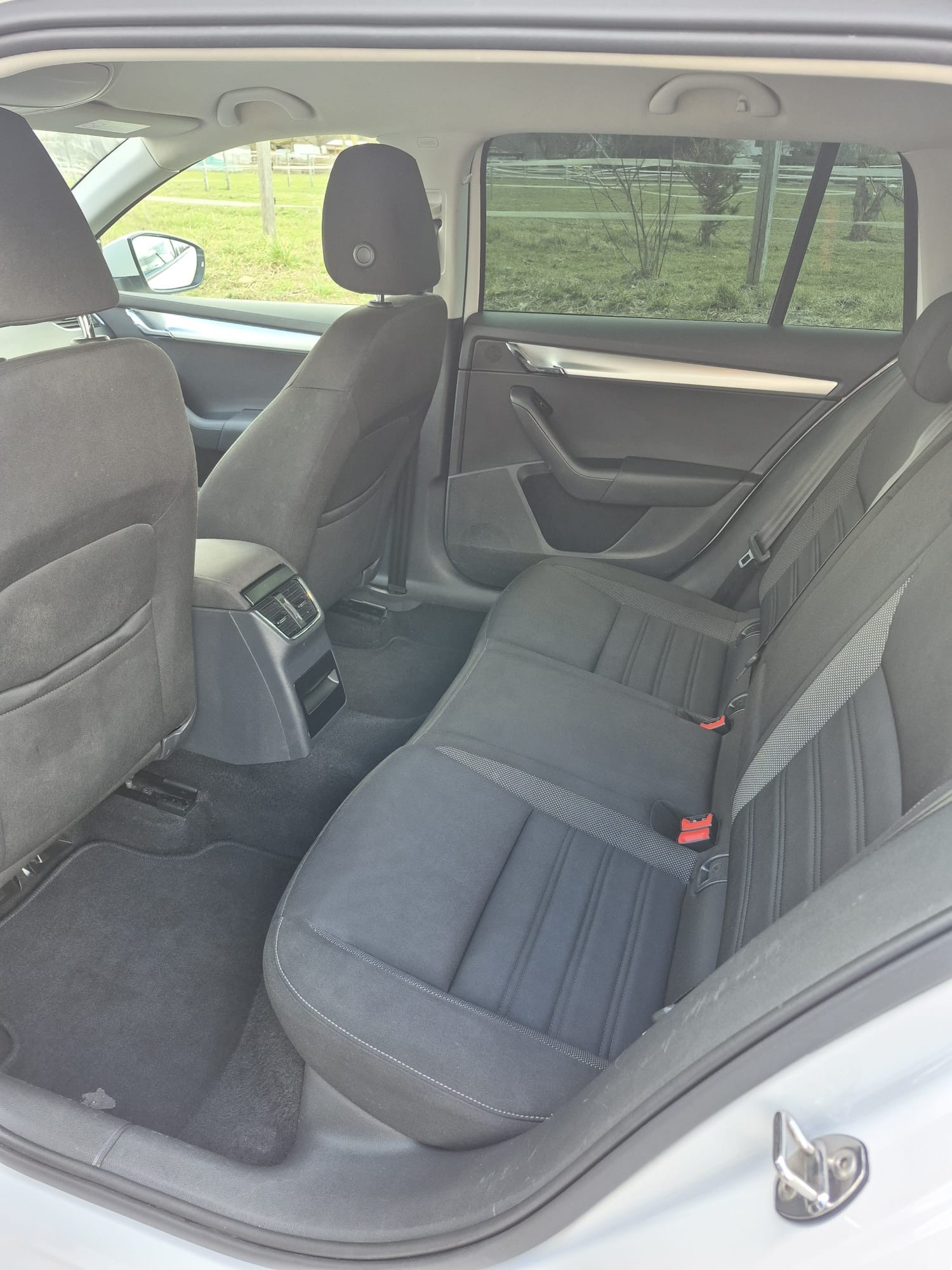 SKODA Octavia Combi 1.4 TSI Ambition DSG-image-10