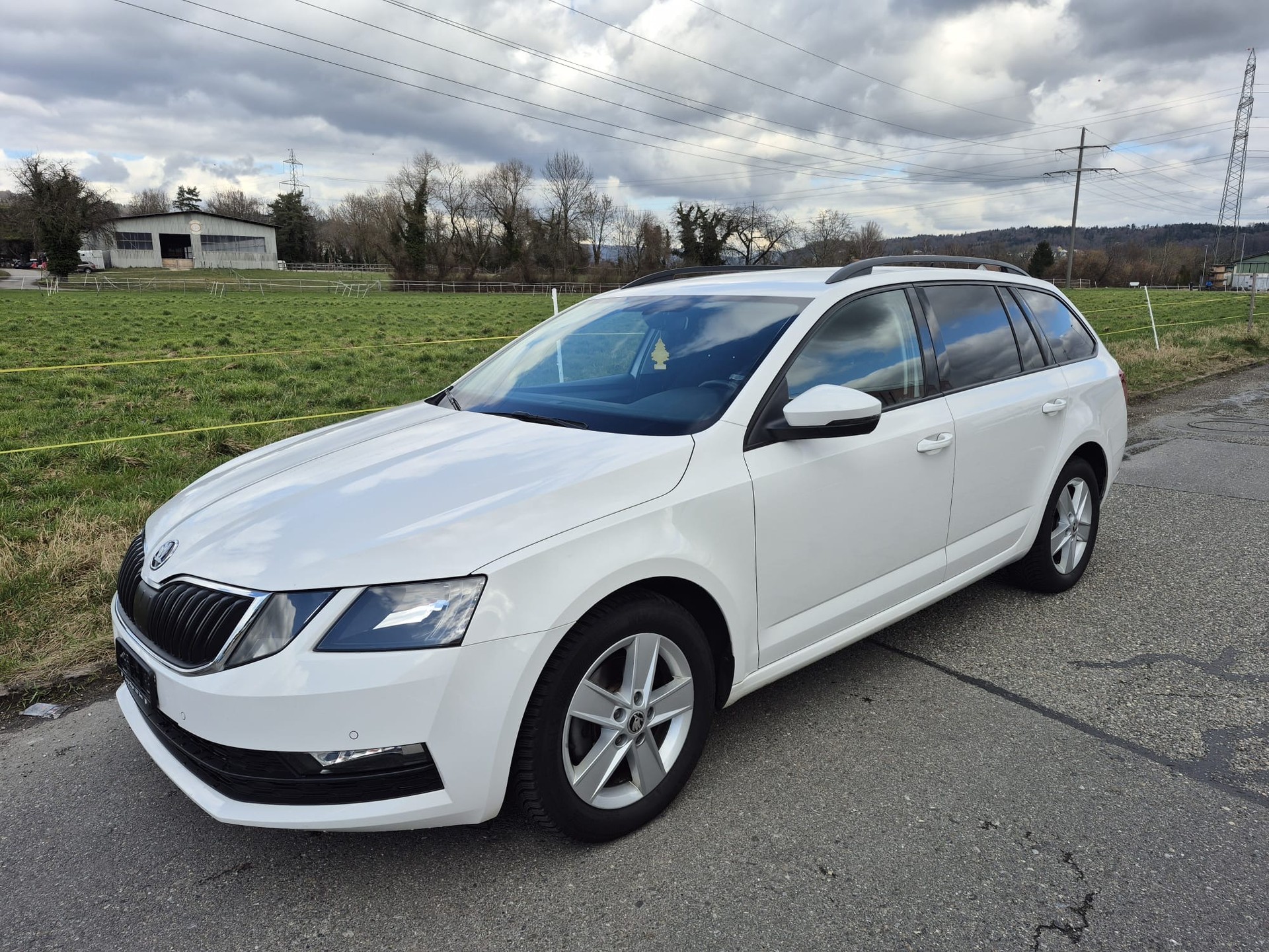 SKODA Octavia Combi 1.4 TSI Ambition DSG-image-5