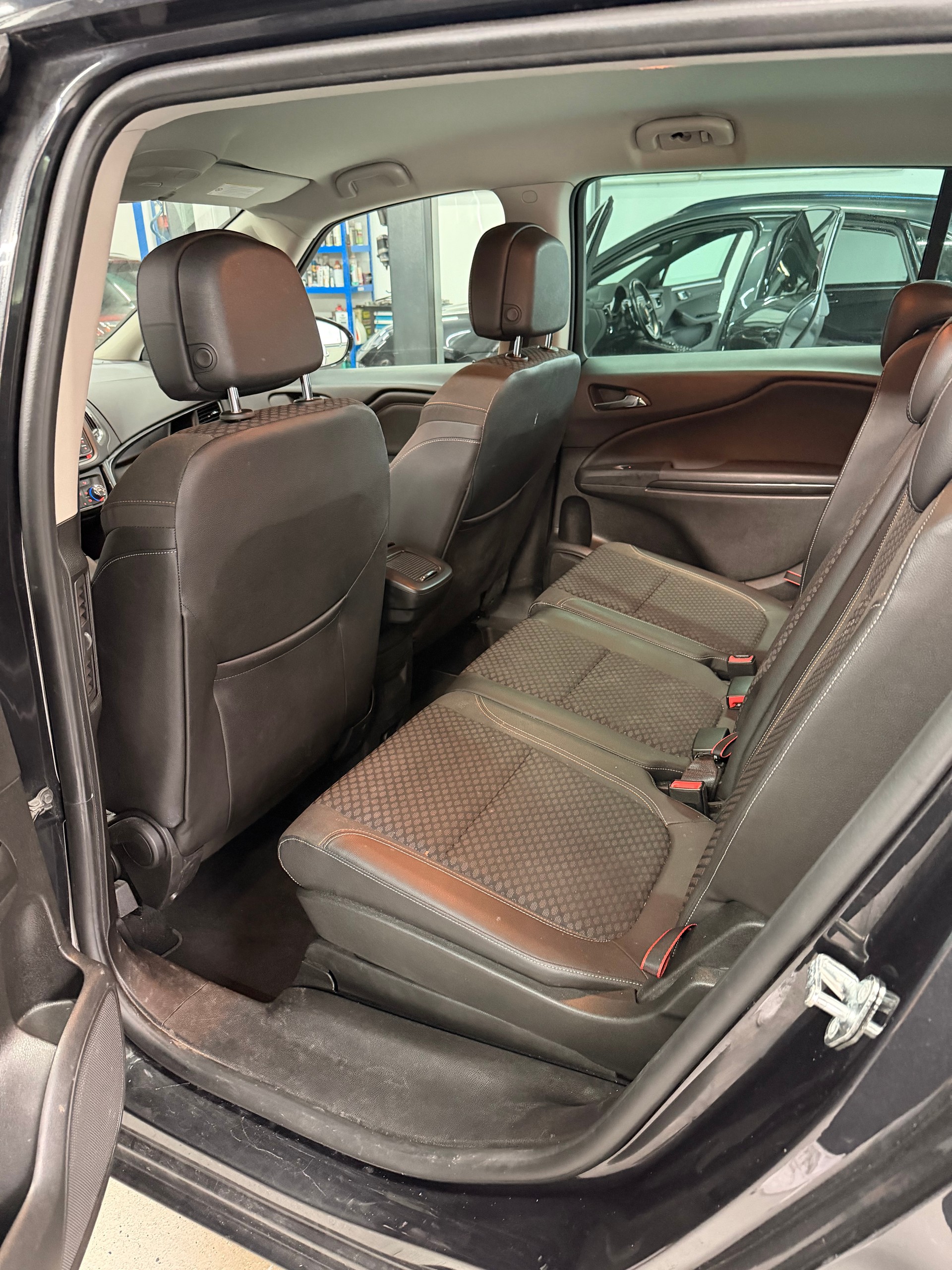 OPEL Zafira Tourer 2.0 CDTi Drive Automatic-image-9