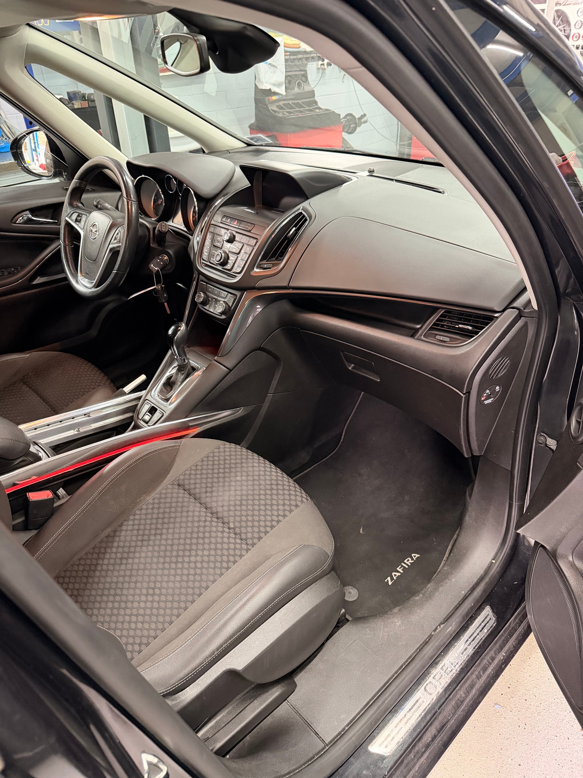 OPEL Zafira Tourer 2.0 CDTi Drive Automatic-image-7