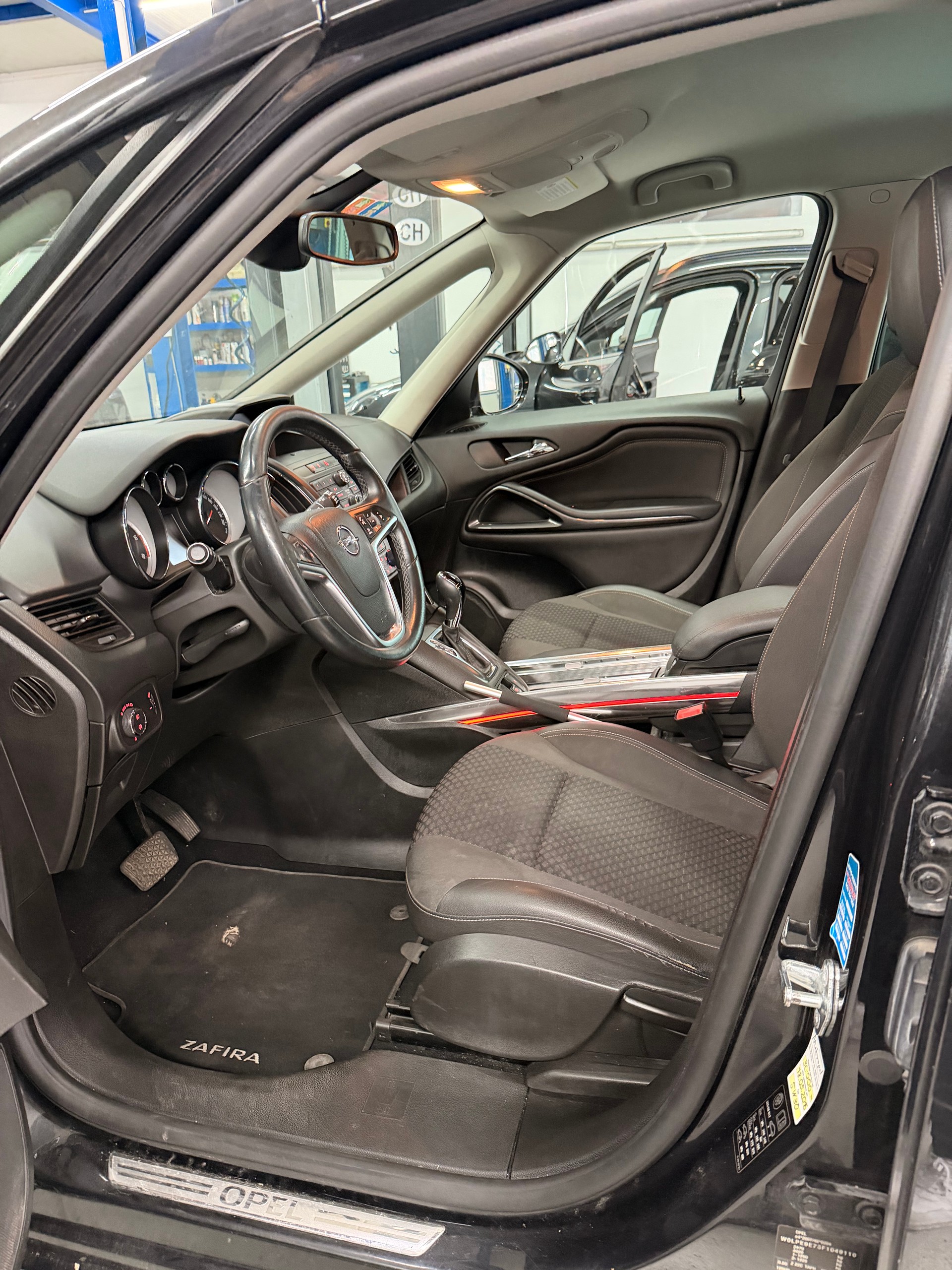 OPEL Zafira Tourer 2.0 CDTi Drive Automatic-image-6