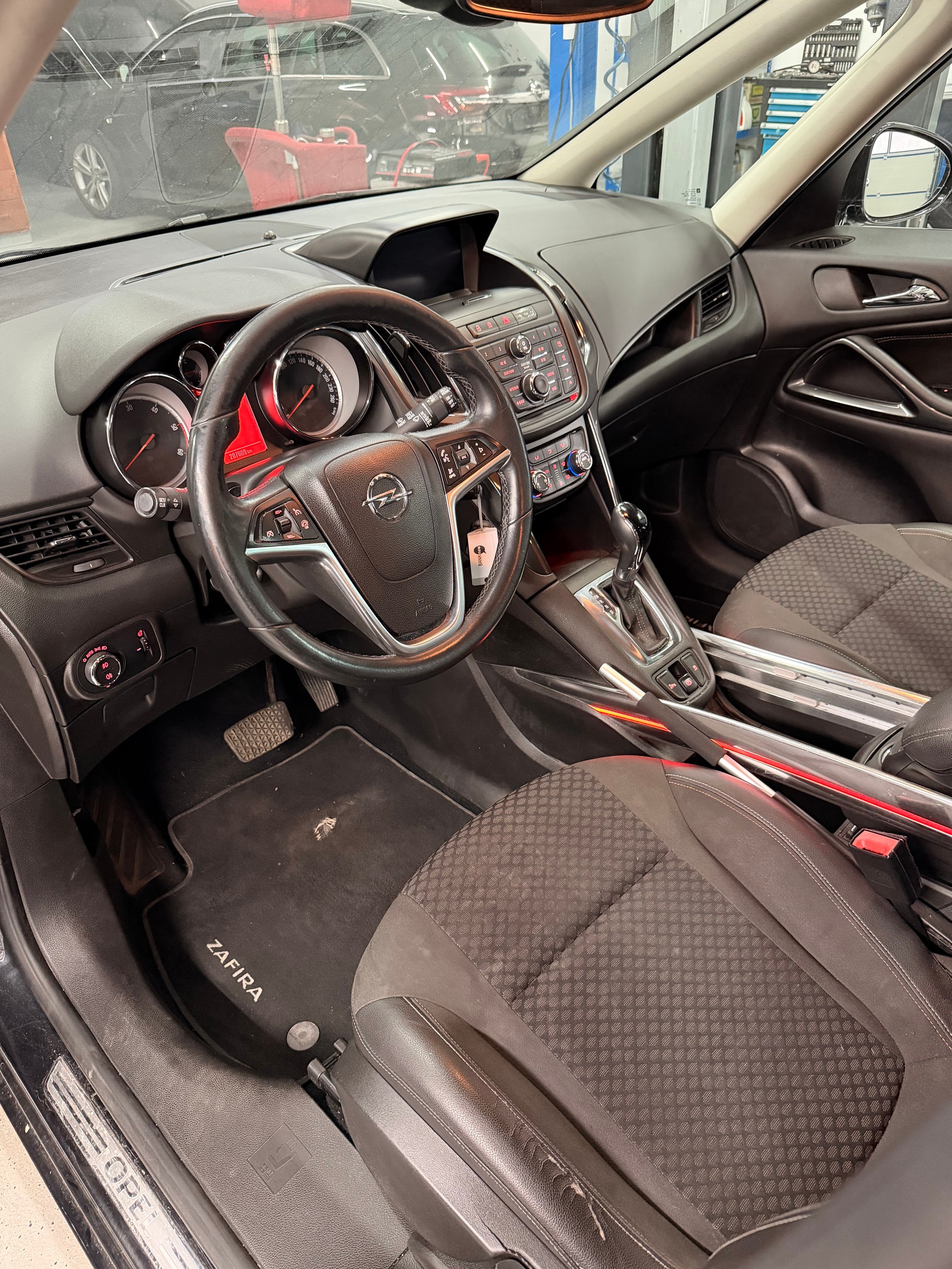OPEL Zafira Tourer 2.0 CDTi Drive Automatic-image-5