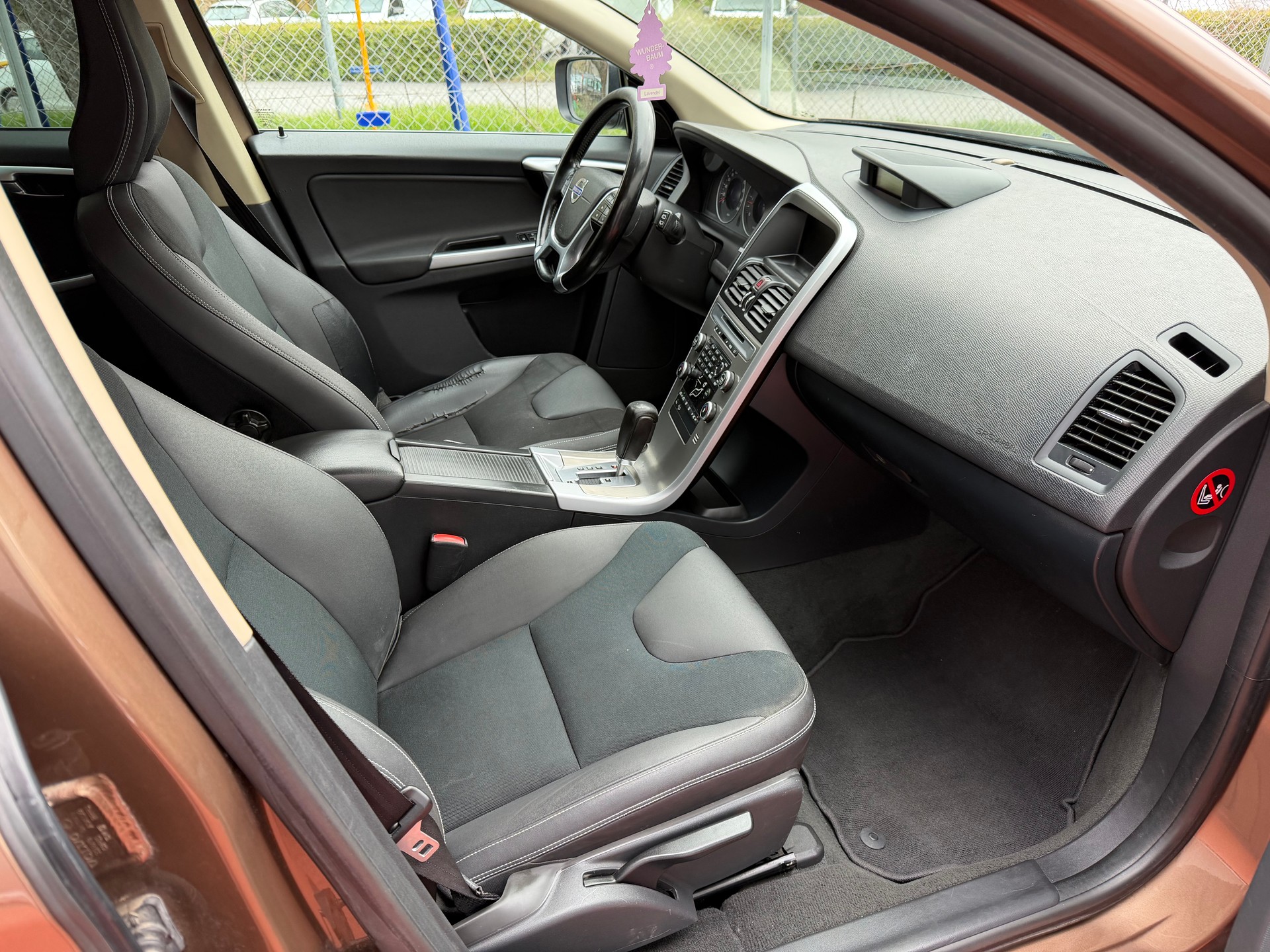 VOLVO XC60 2.4D AWD Geartronic-image-9