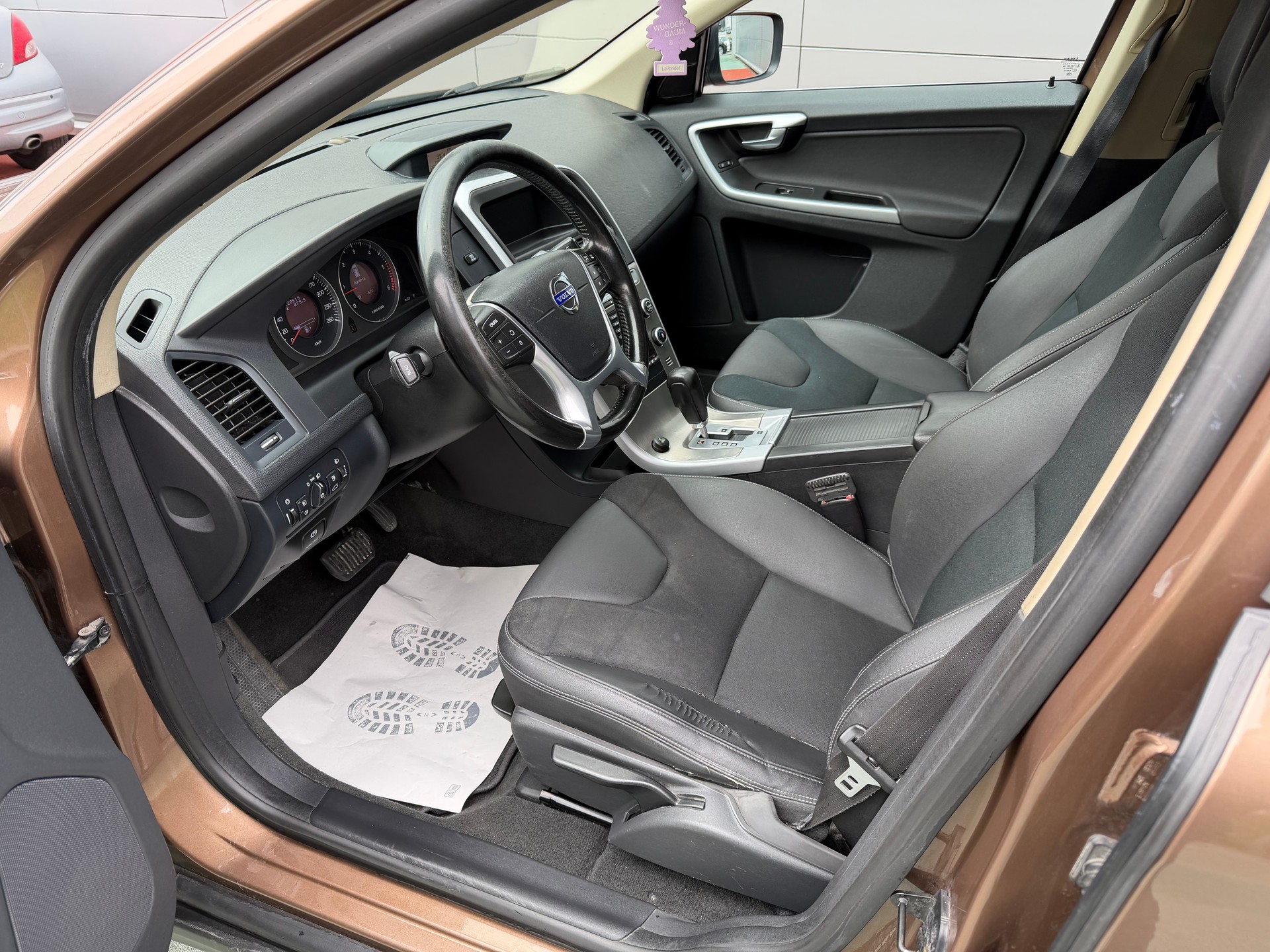 VOLVO XC60 2.4D AWD Geartronic-image-8