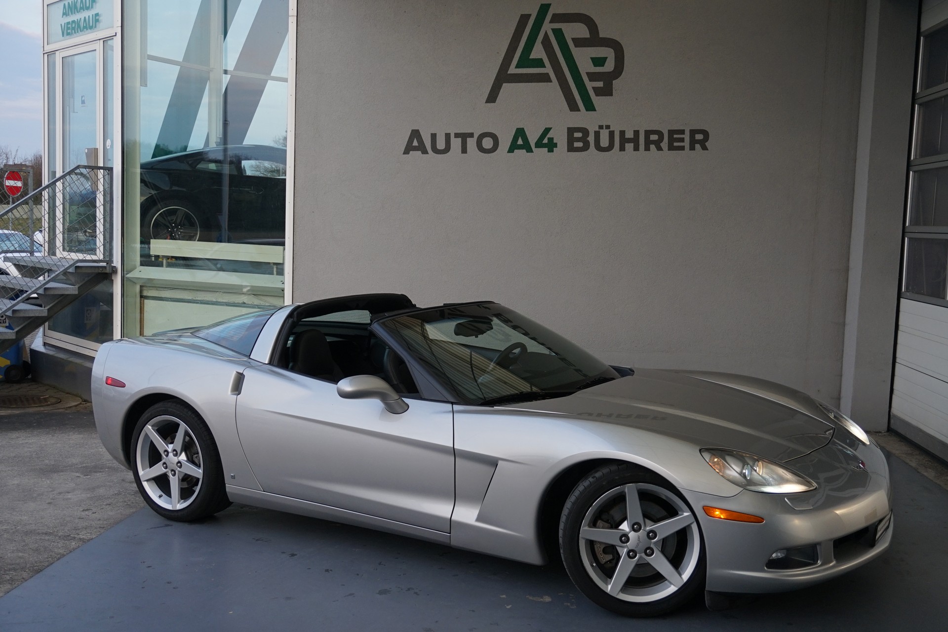 CHEVROLET Corvette C6 6.0i V8 Targa mit 6-Gang-Automat "sehr gepflegtes Coupé"-image-2