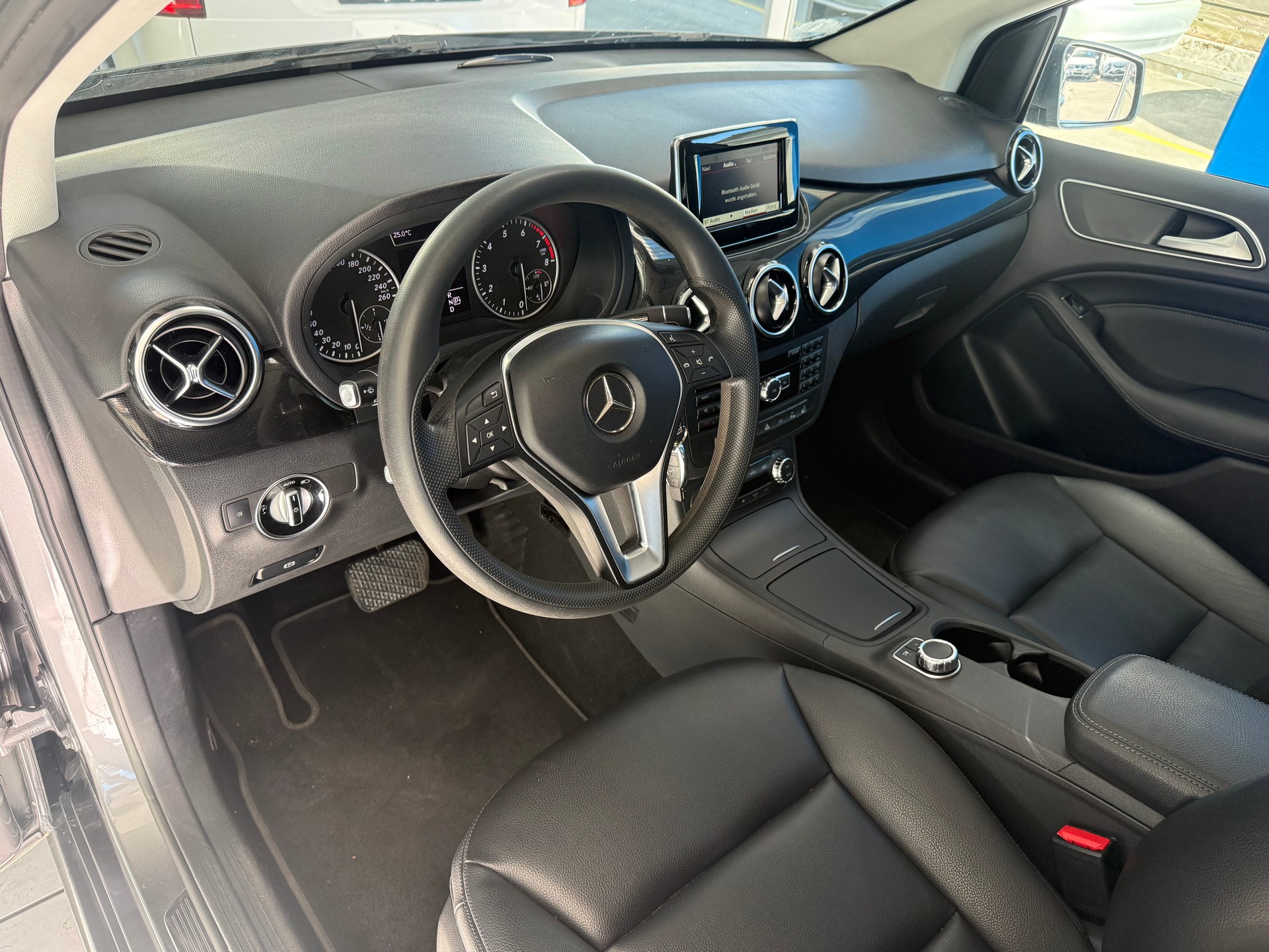 MERCEDES-BENZ B 180 7G-DCT-image-12