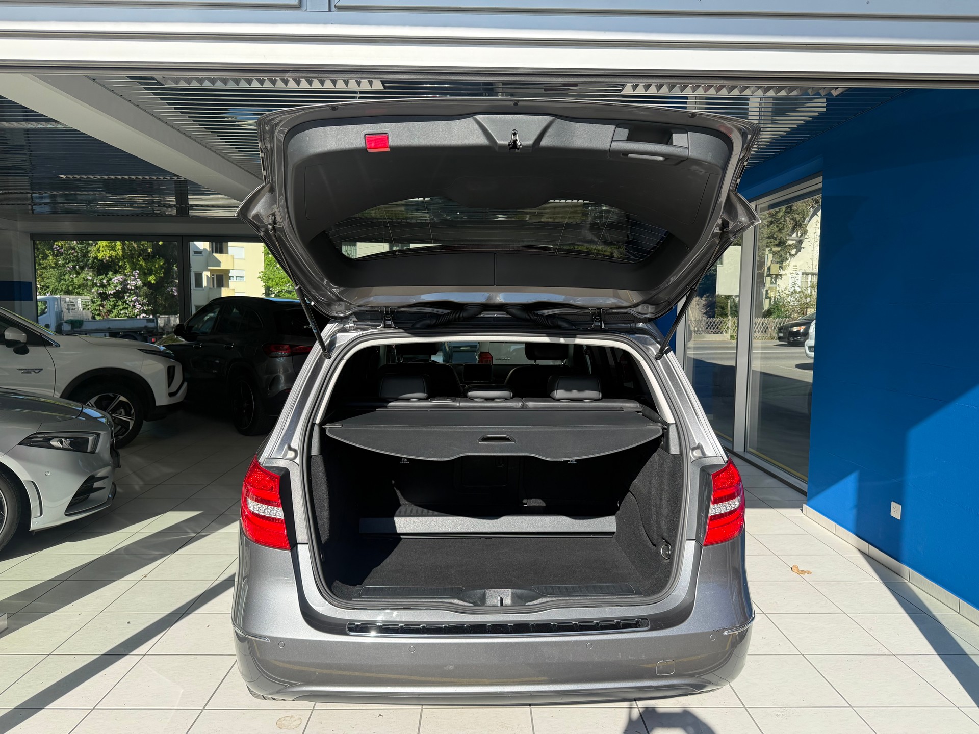 MERCEDES-BENZ B 180 7G-DCT-image-8
