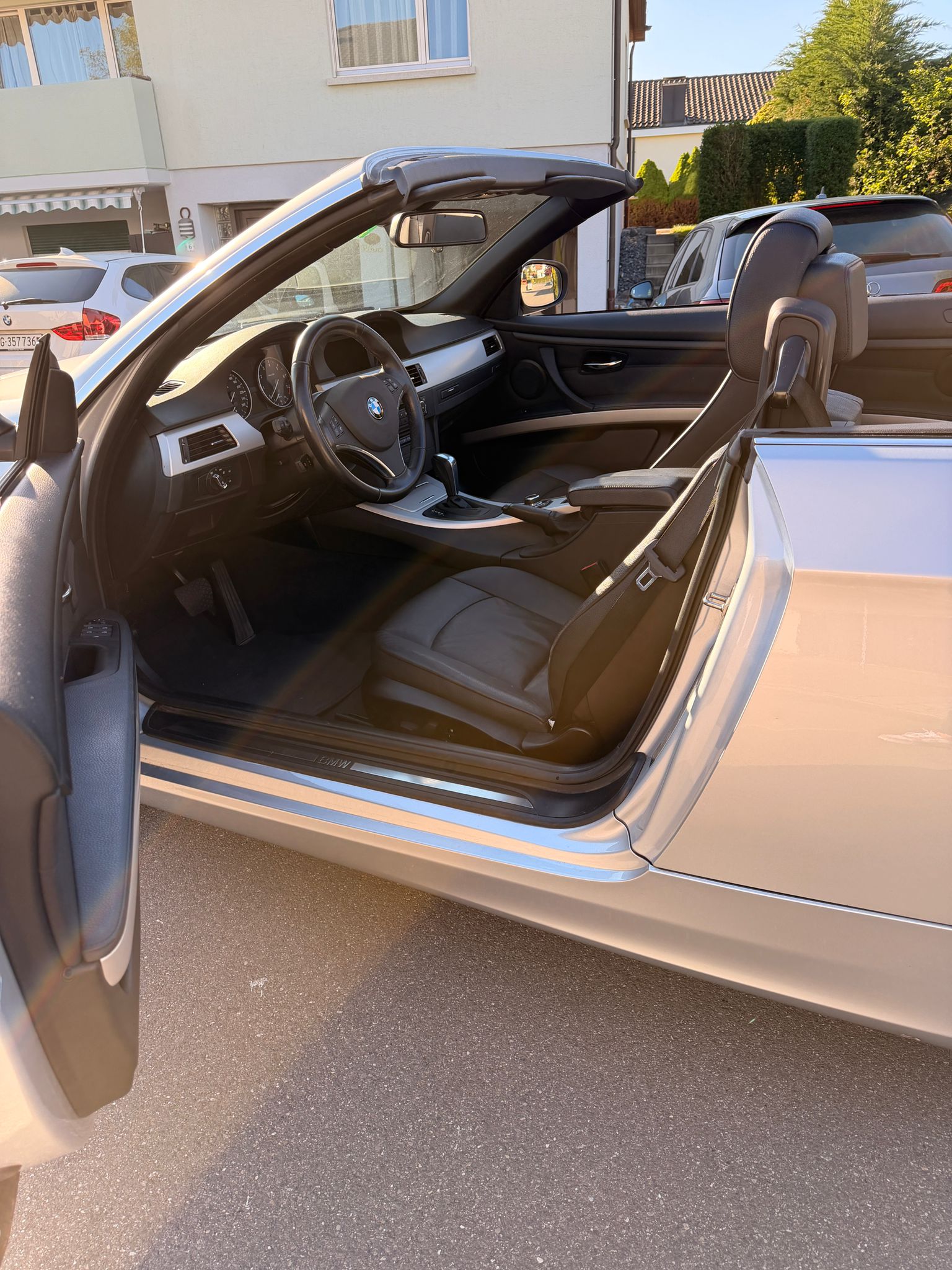 BMW 320i Cabriolet Steptronic-image-2
