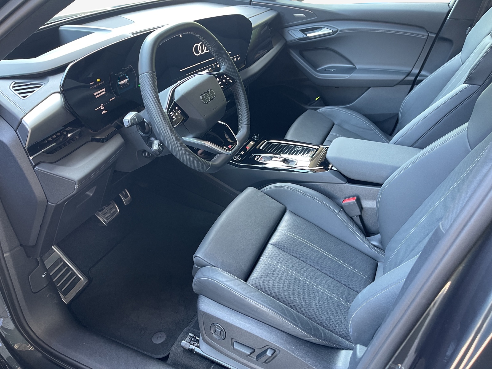AUDI Q6 e-tron quattro-image-8
