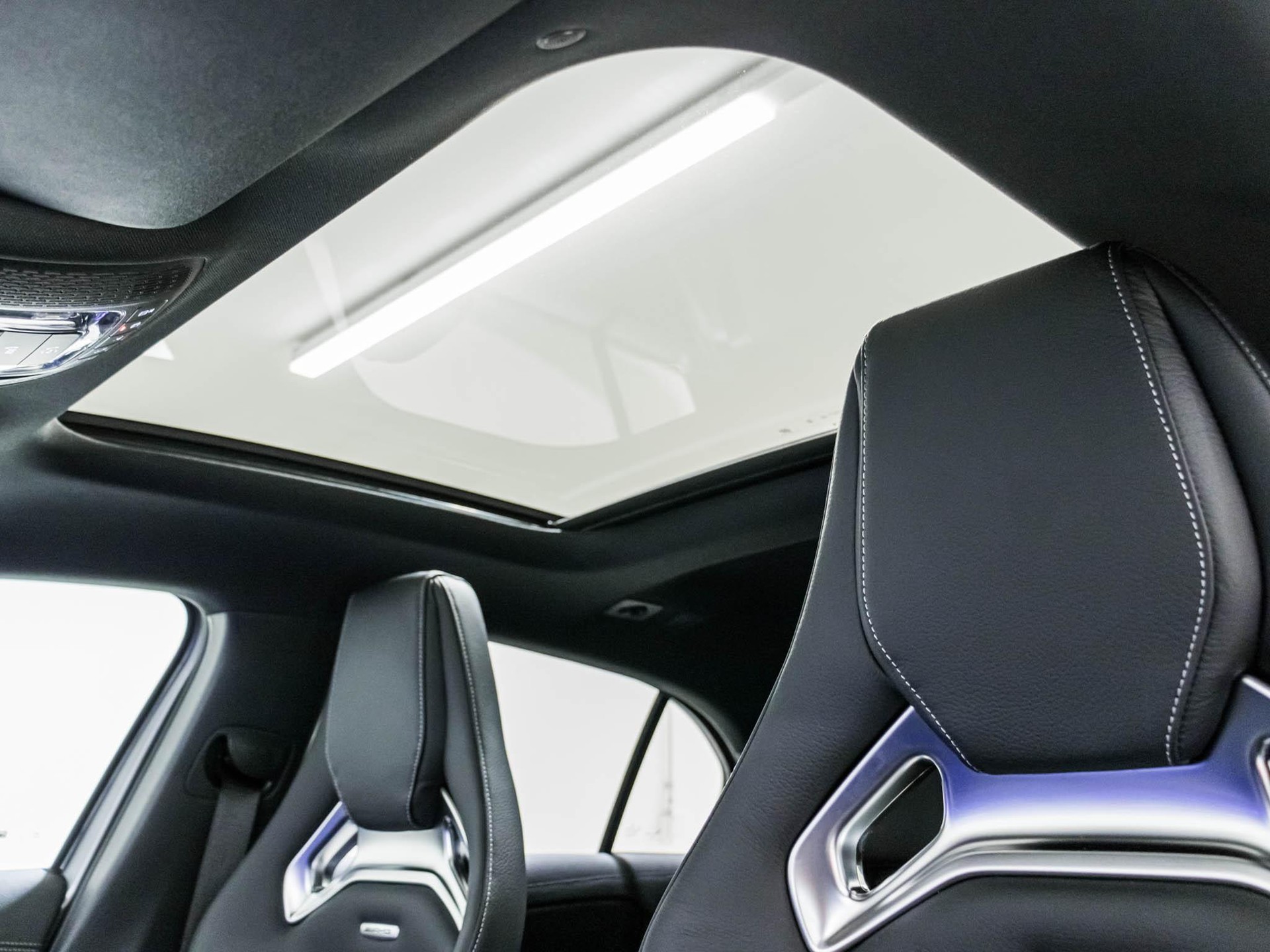 MERCEDES-BENZ A 45 S AMG 4MATIC+-image-8