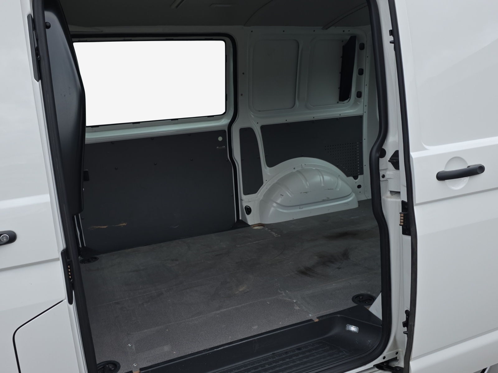VW T6.1 2.0 TDI DSG-image-11
