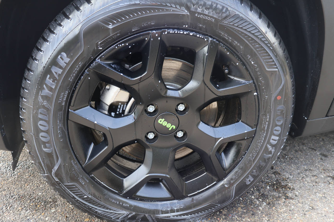 JEEP Avenger 1.2 MHEV Overland 4xe-image-8