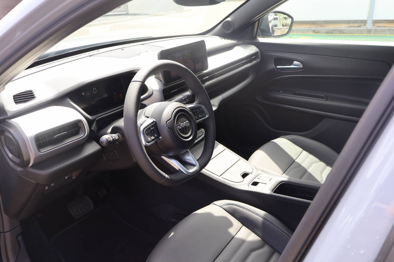 JEEP Avenger 1.2 MHEV Overland 4xe-image-11