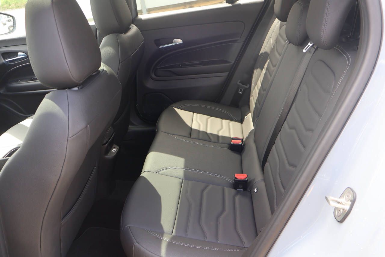 JEEP Avenger 1.2 MHEV Overland 4xe-image-15