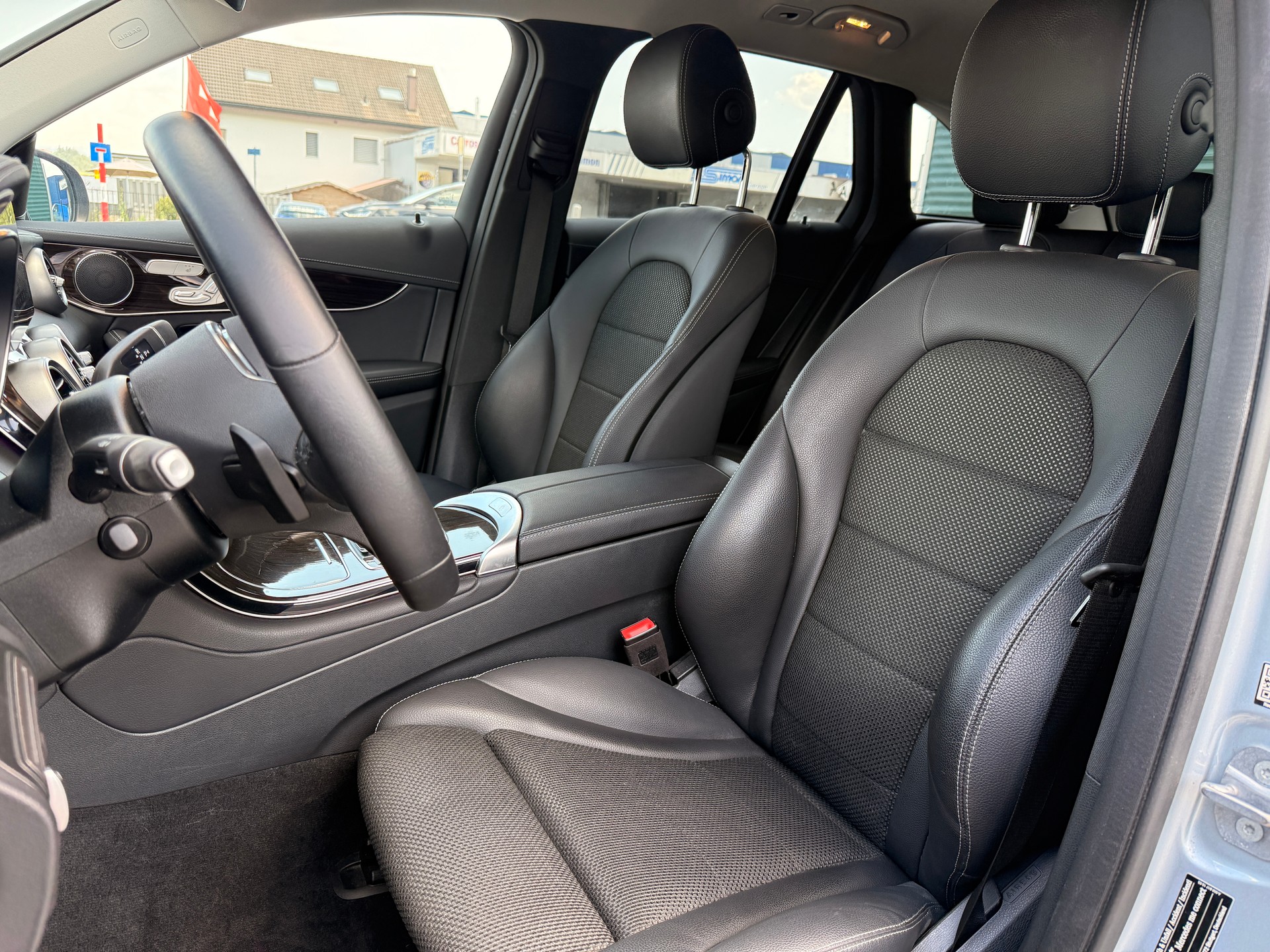 MERCEDES-BENZ GLC 300 e 4Matic 9G-Tronic-image-9