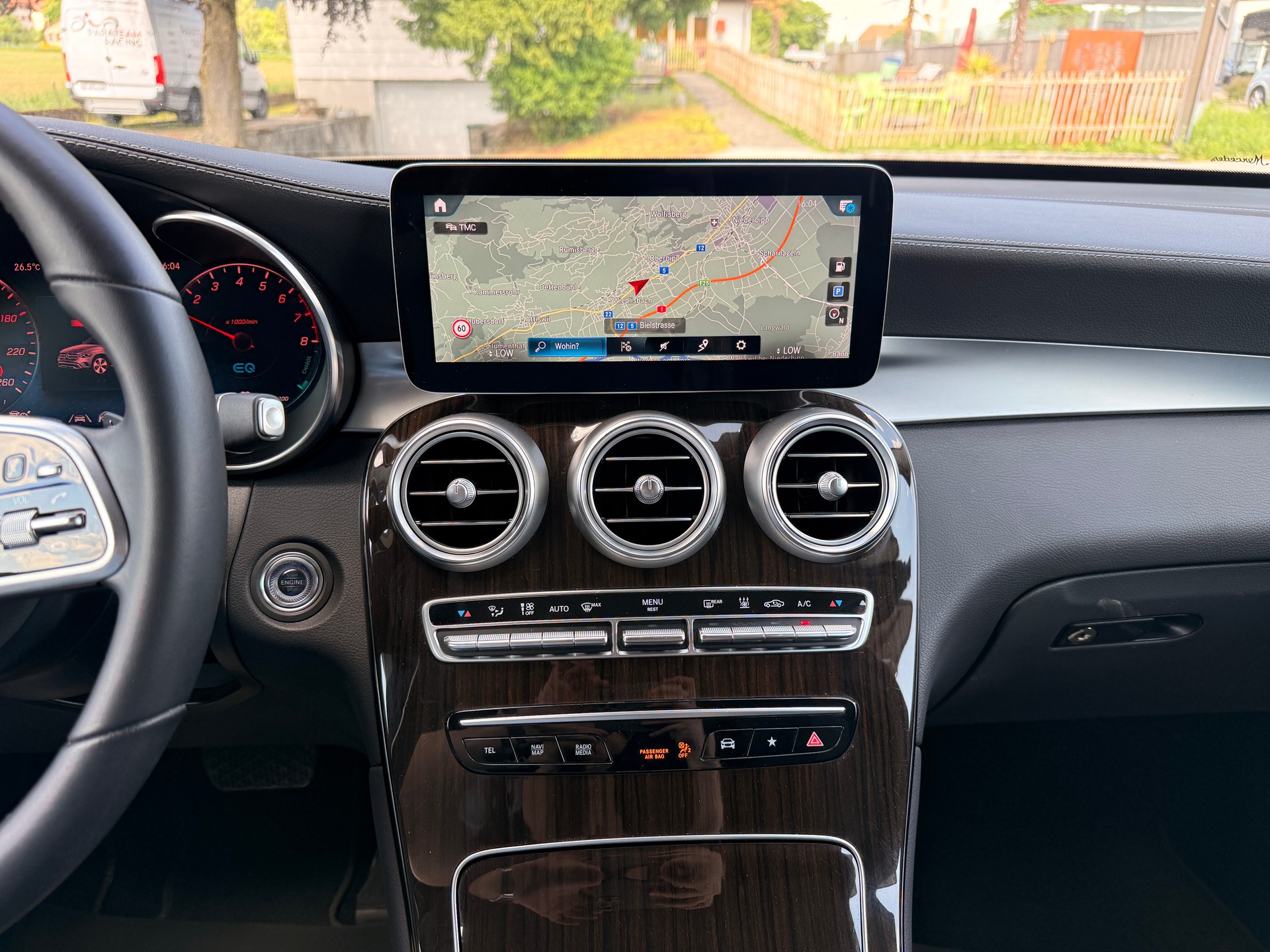 MERCEDES-BENZ GLC 300 e 4Matic 9G-Tronic-image-16
