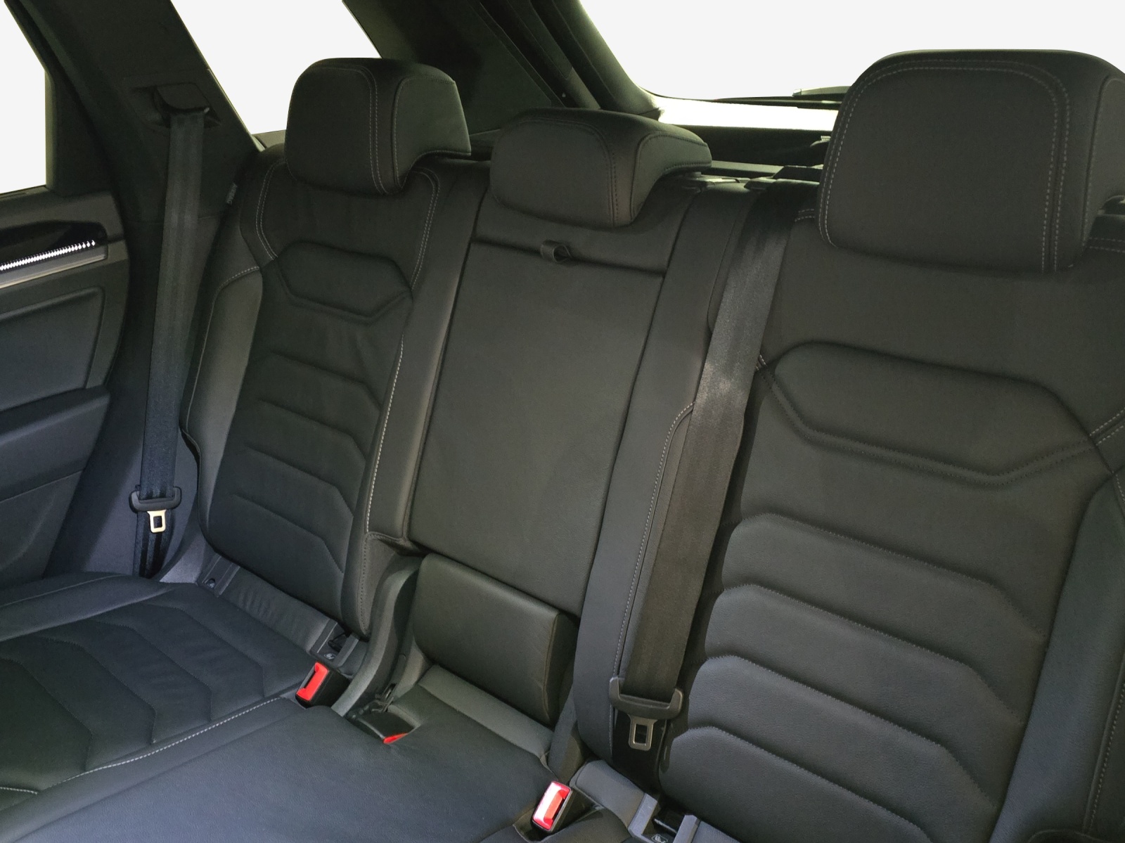 VW Touareg 3.0 TDI R-Line Tiptronic-image-11