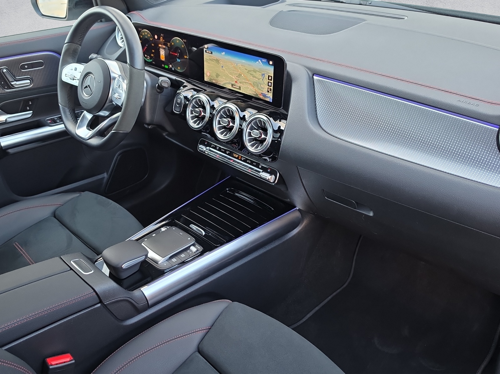 MERCEDES-BENZ EQA 350 AMG Line 4Matic-image-9