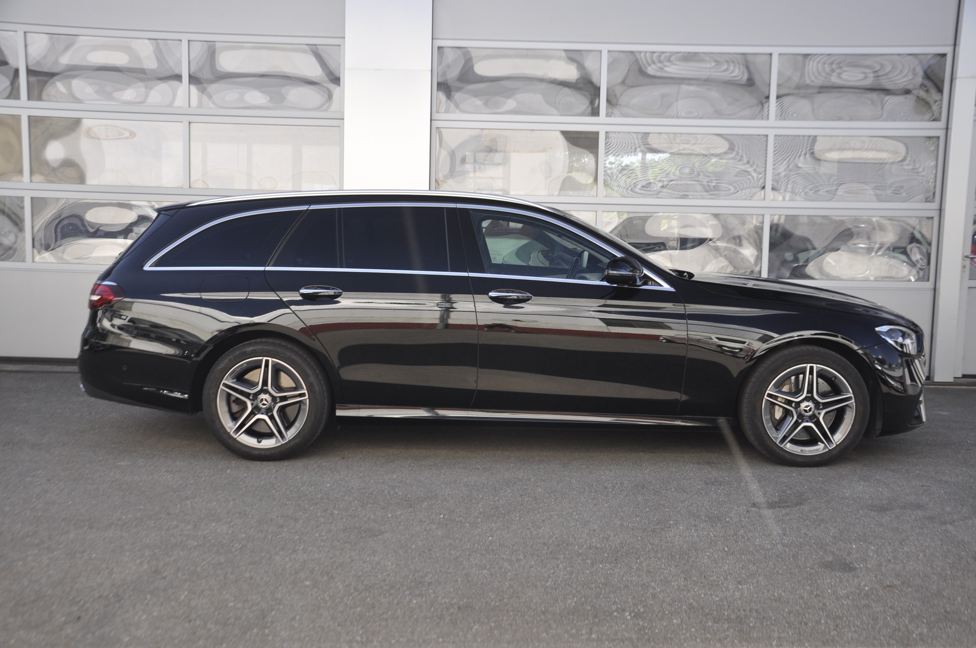 MERCEDES-BENZ E 300 de T 4Matic AMG Line 9G-Tronic-image-1