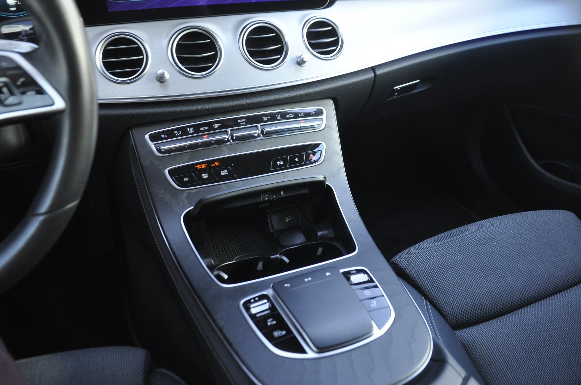 MERCEDES-BENZ E 300 de T 4Matic AMG Line 9G-Tronic-image-10