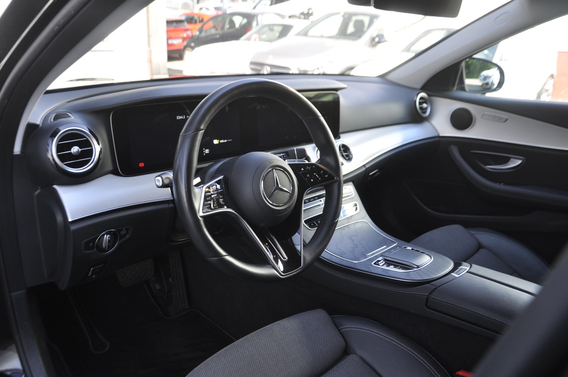 MERCEDES-BENZ E 300 de T 4Matic AMG Line 9G-Tronic-image-5